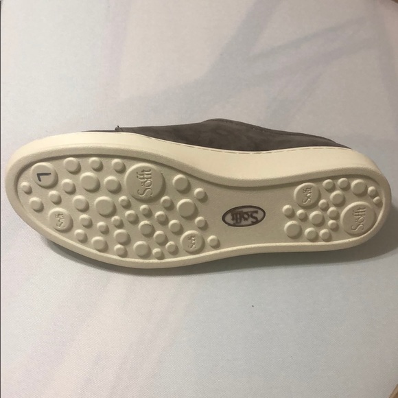 Taupe and black Sofft slip on shoes- NEW - Picture 7 of 7